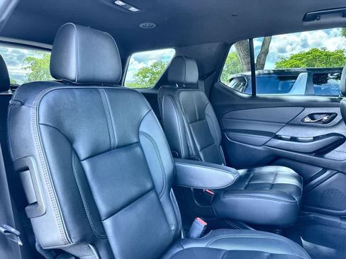 Used 2023 Chevrolet Traverse RS FWD image 26