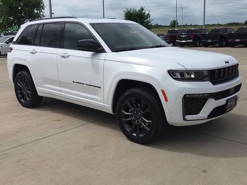 New 2026 Jeep Grand Cherokee Limited AWD/4WD image 8