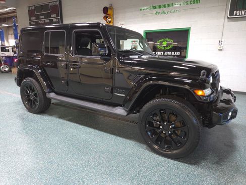 Used 2021 Jeep Wrangler Unlimited Sahara AWD/4WD image 4