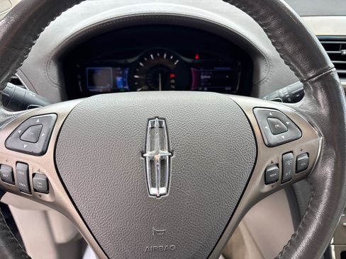 Used 2013 Lincoln MKX FWD image 16
