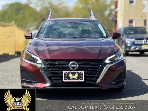 Used 2024 Nissan Altima 2.5 SV FWD image 2