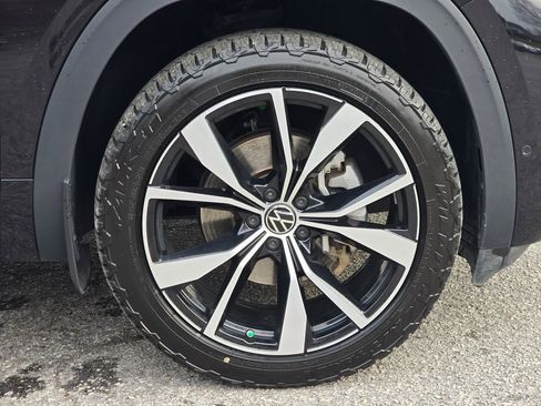 Used 2024 Volkswagen Atlas SEL Premium R-Line image 25