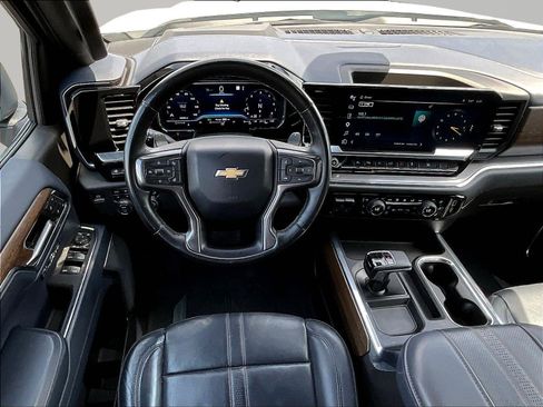 Used 2023 Chevrolet Silverado 1500 High Country w/ High Country Premium Package AWD/4WD image 9