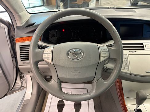 Used 2005 Toyota Avalon XLS FWD image 12