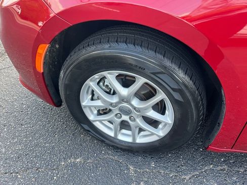 Used 2025 Chrysler Pacifica Select FWD image 32