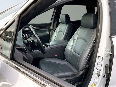 Used 2024 Buick Enclave Premium image 25