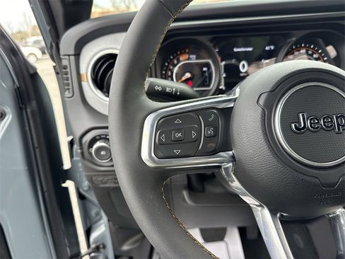 Used 2024 Jeep Wrangler Sahara image 15