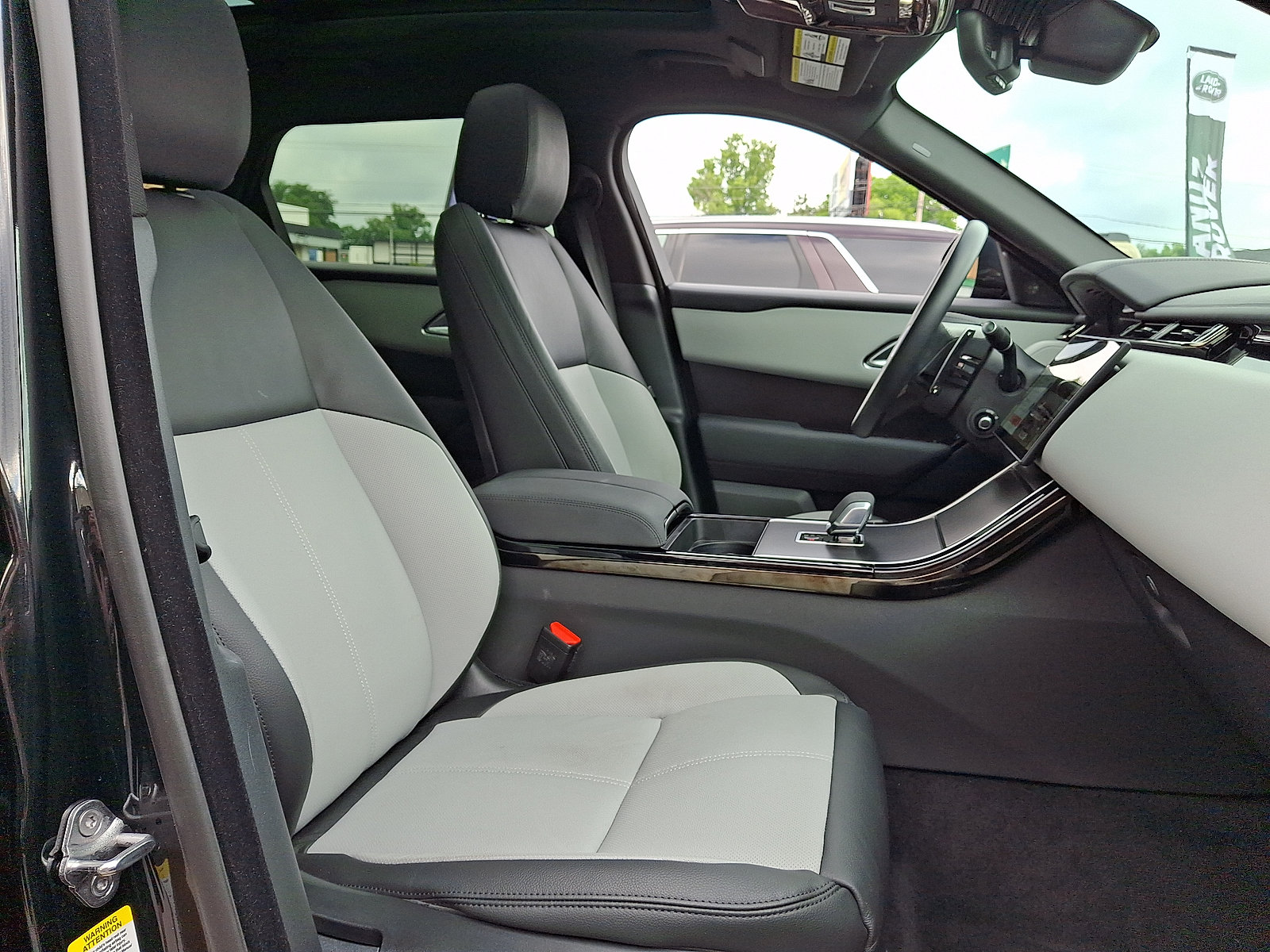 Certified 2026 Land Rover Range Rover Velar Dynamic SE AWD/4WD image 21