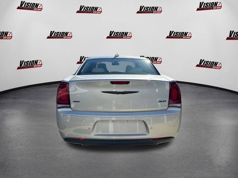 Used 2022 Chrysler 300 Touring L image 6