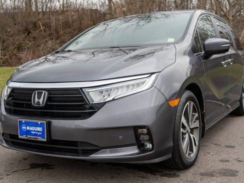 Used 2024 Honda Odyssey Touring image 2