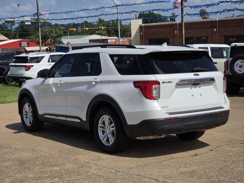 Used 2021 Ford Explorer XLT RWD image 4