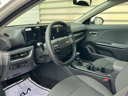 New 2025 Kia K4 LXS image 9