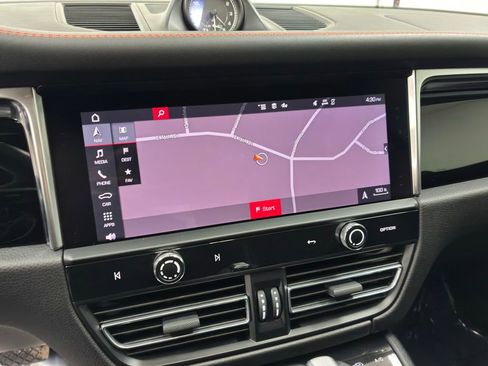 Used 2023 Porsche Macan w/ Premium Package Plus image 28