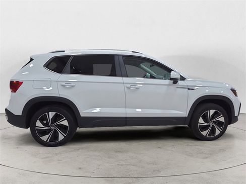 Used 2023 Volkswagen Taos SE image 6
