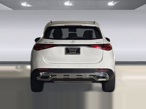 Used 2026 Mercedes-Benz GLC 300 4MATIC image 9