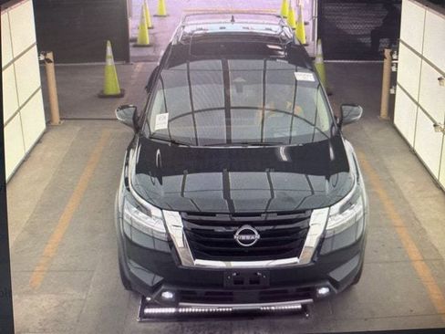 Used 2022 Nissan Pathfinder Platinum w/ Cargo Package image 2