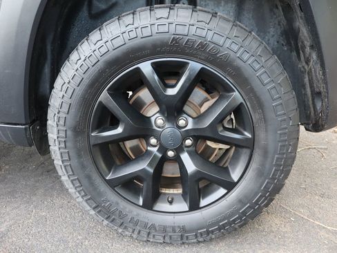 Used 2017 Jeep Cherokee Trailhawk w/ Comfort/Convenience Group AWD/4WD image 43