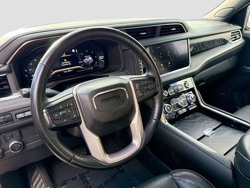Used 2023 GMC Yukon XL Denali RWD image 9