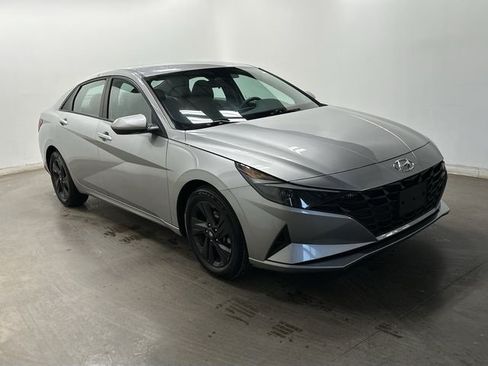 Used 2021 Hyundai Elantra SEL image 28