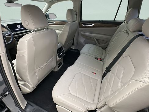 Used 2025 Volkswagen Atlas SE AWD/4WD image 9