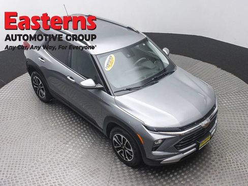 Used 2024 Chevrolet TrailBlazer LT FWD image 3