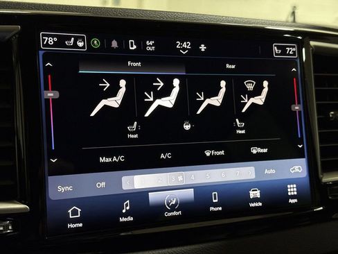 Used 2023 Chrysler Pacifica Touring-L FWD image 16