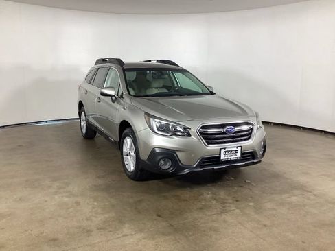 Used 2018 Subaru Outback 2.5i Premium AWD/4WD image 3