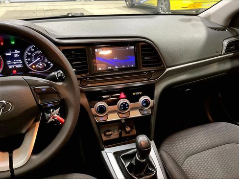 Used 2019 Hyundai Elantra SE w/ Cargo Package image 18