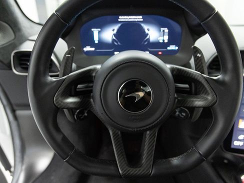 Used 2023 McLaren Artura image 38