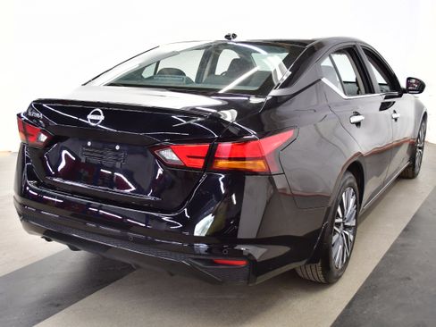 Used 2025 Nissan Altima 2.5 SV FWD image 6