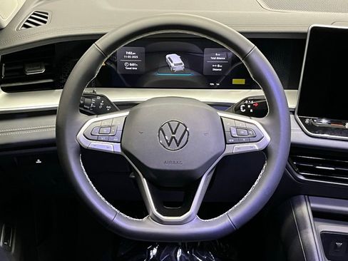 New 2026 Volkswagen Tiguan SE AWD/4WD image 9