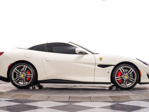 Used 2020 Ferrari Portofino image 18