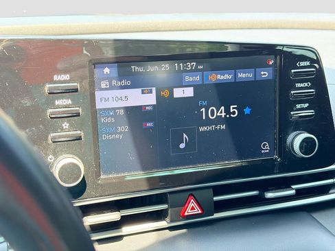 Used 2022 Hyundai Elantra SEL w/ Convenience Package FWD image 15