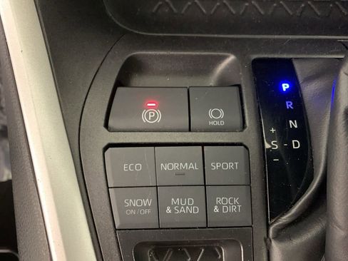 Used 2024 Toyota RAV4 LE AWD/4WD image 26