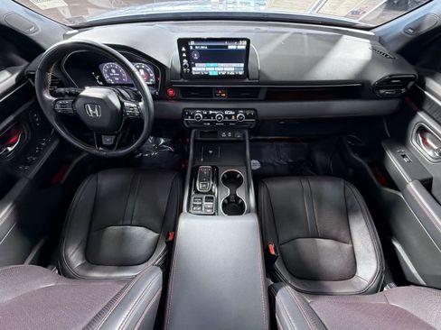 Used 2025 Honda Pilot Black Edition image 37