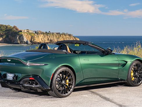 Used 2023 Aston Martin V8 Vantage Roadster image 4