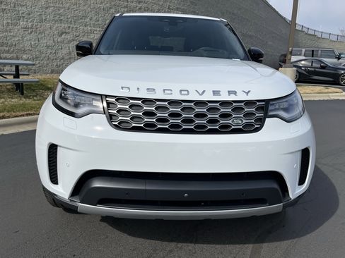 Used 2025 Land Rover Discovery S image 10
