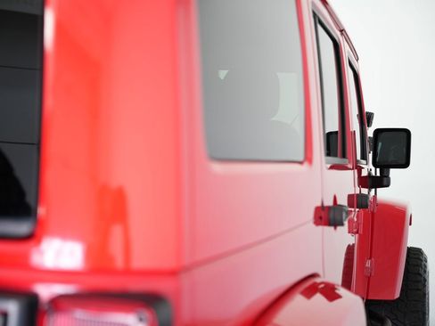 Used 2015 Jeep Wrangler Unlimited Rubicon w/ Connectivity Group image 58