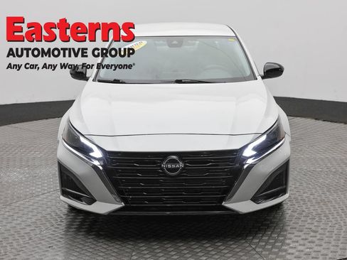 Used 2023 Nissan Altima 2.5 SV AWD/4WD image 2