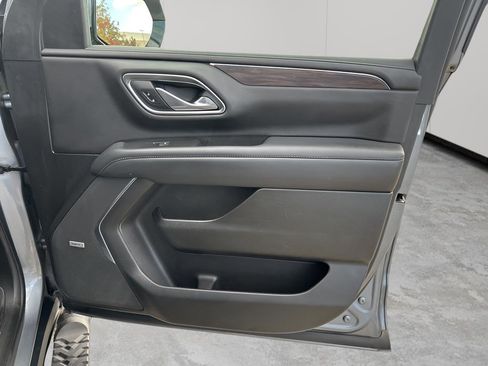 Used 2022 Chevrolet Suburban Z71 image 13
