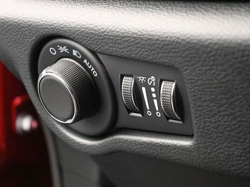 New 2025 Chrysler Voyager LX image 35