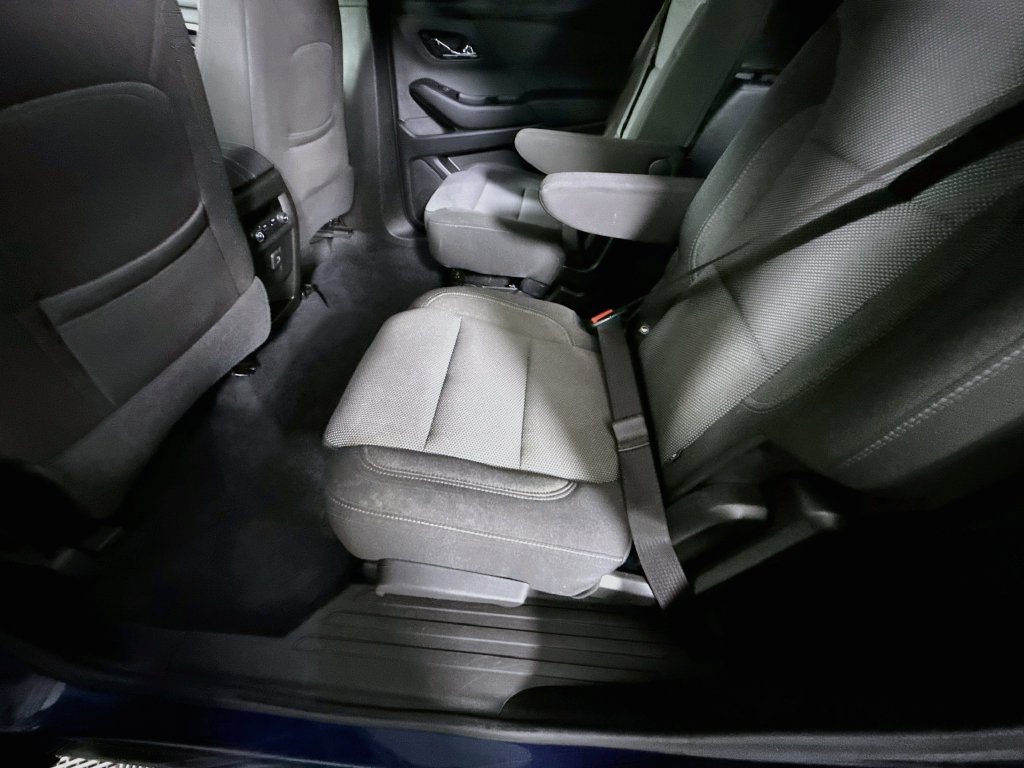 Used 2023 Chevrolet Traverse LT FWD image 26