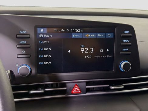 Used 2025 Hyundai Elantra SE image 15