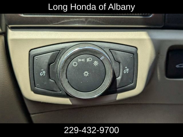 Used 2017 Ford Fusion SE w/ Fusion SE Technology Package FWD image 25