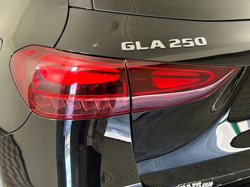 Used 2025 Mercedes-Benz GLA 250 image 36