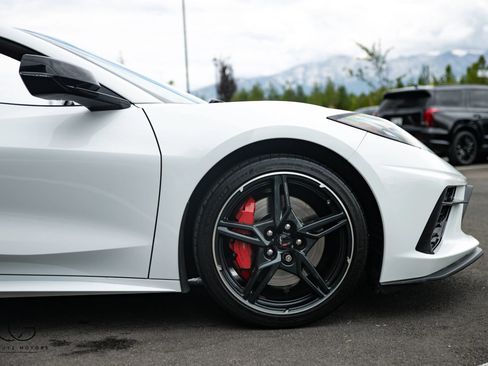Used 2020 Chevrolet Corvette Stingray Coupe w/ Z51 Performance Package RWD image 18