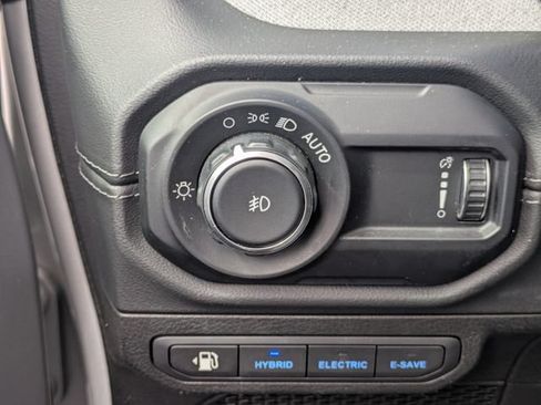 Used 2024 Jeep Wrangler Unlimited Sahara AWD/4WD image 22