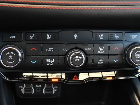 Used 2024 Dodge Durango GT image 27