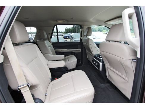 Certified 2024 Ford Expedition XLT RWD image 10