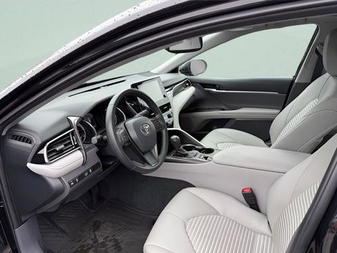 Used 2023 Toyota Camry SE w/ Audio Upgrade Package FWD image 4